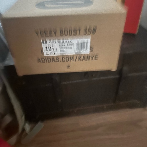 adidas Yeezy Boost 350 V2 Box main image 2
